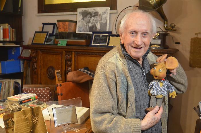 "Cosa mi dici mai?", Peppino Mazzullo la voce storica di Topo Gigio compie 100 anni 