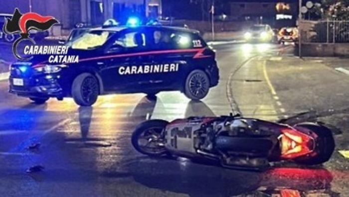 Giarre, rubano furgone e scappano all'alt dei carabinieri: inseguimento a folle velocit&agrave; sulla Statale