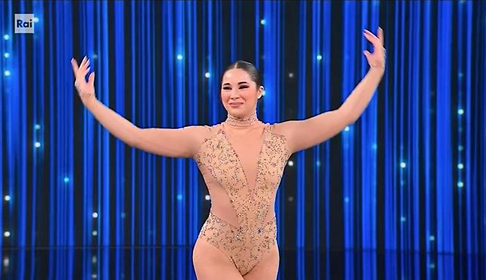 La catanese Giulia Selva,  promessa delle discipline aeree, protagonista a "Dalla strada al palco" 