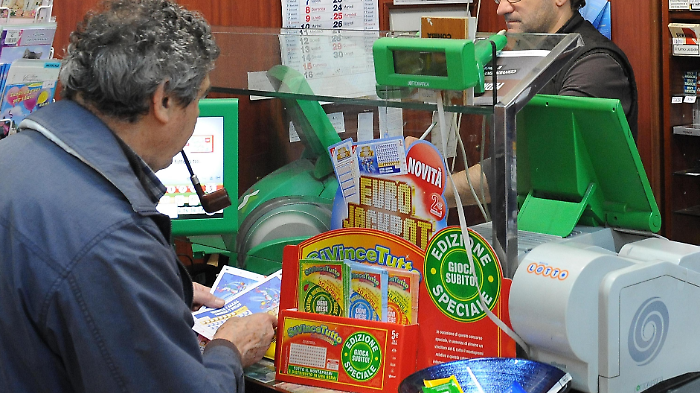 Lotto e SuperEnalotto, primavera con calendario riscritto: cosa cambia davvero tra il 25 aprile e il 1&deg; maggio 2026