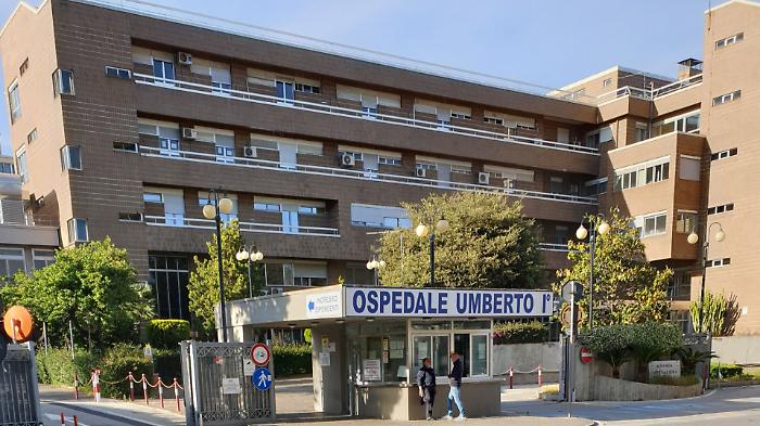 Garza dimenticata in addome dopo l'intervento: l'Asp condannata a risarcire una cinquantenne