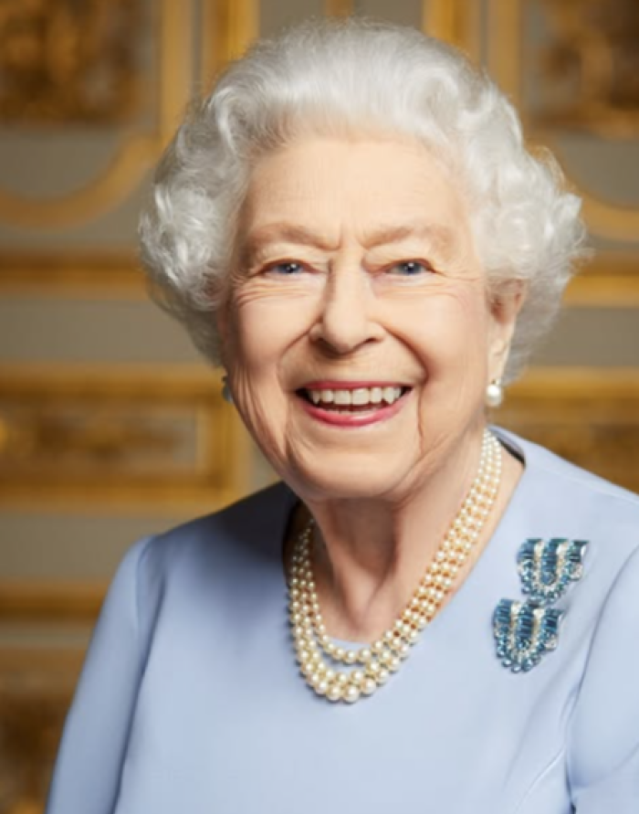 Re Carlo III ricorda la regina Elisabetta nel giorno del suo centenario: &laquo;Non sarebbe felice del mondo di oggi&raquo;