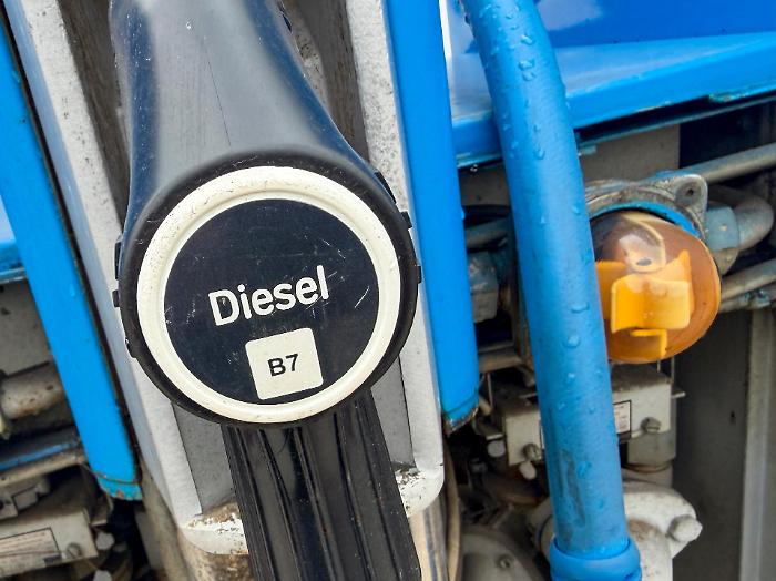 Carburanti, l&rsquo;Italia delle due pompe: a Linosa benzina e diesel a 2,740 euro, mentre il record del Gpl si sposta nel Sassarese