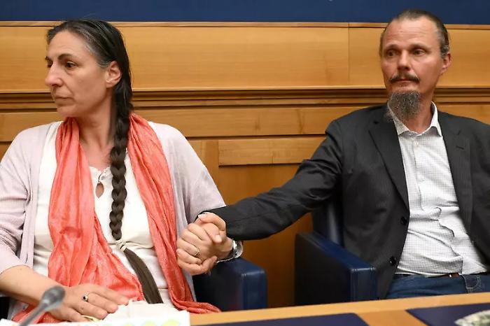 Casa nel bosco, "I nostri figli stanno subendo una forma di crudelt&agrave;": Catherine e Nathan Trevaillon alla Camera 