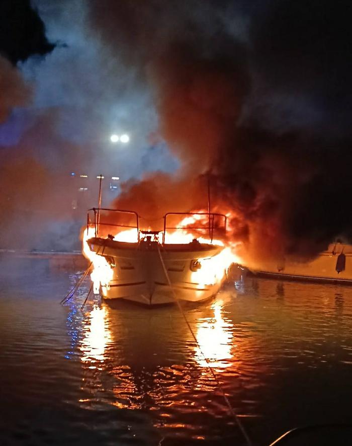 Incendio al porto di Scoglitti: il sindaco Aiello ringrazia il Locamare per il tempestivo intervento