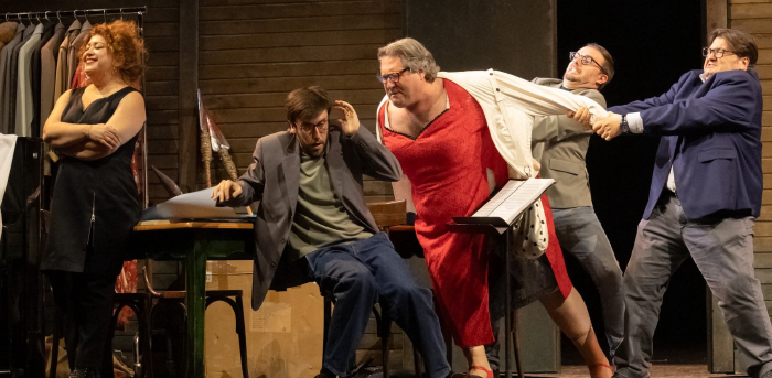 Un momento dello spettacolo "Le convenienze ed inconvenienze teatrali"