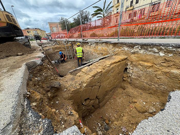 I resti del Convento dei Carmelitani tornano sottoterra (per ora)