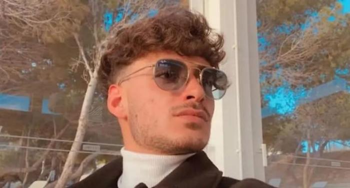 Omicidio Gabriele Vaccaro: Favara si ferma per la fiaccolata, un cuore di luci contro la violenza