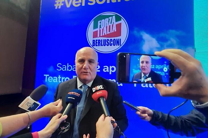 Il nodo inestricabile di Forza Italia: perch&eacute; la Sicilia spaventa i vertici (e si pensa al commissariamento)