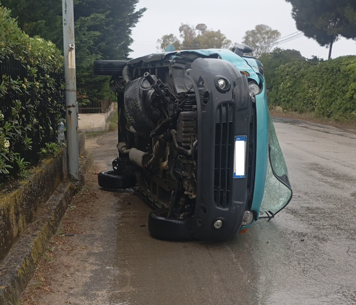 Vittoria, incidente sulla Sp 17 per Scoglitti: Fiat Multipla si ribalta
