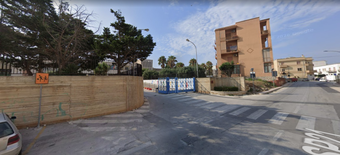 Madre aggredisce una maestra: le tira i capelli, la manda in ospedale e poi si scusa