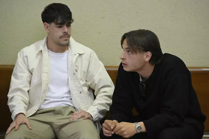 Calciatori Lucarelli e Apolloni assolti da accusa di violenza sessuale: annullate le condanne