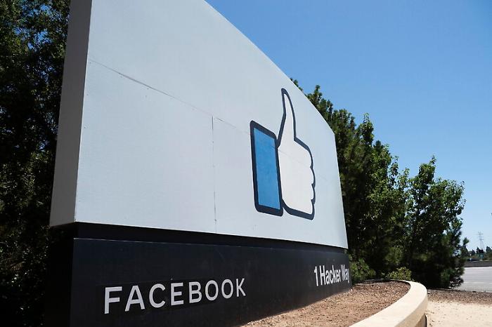 L'algoritmo spietato: Meta usa i dipendenti per addestrare l'IA che li sostituir&agrave;