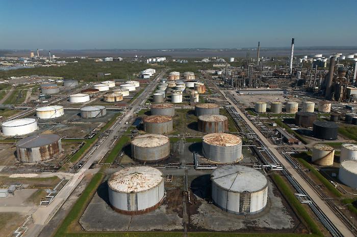 L'ombra della guerra sul petrolio: i piani USA per forzare il blocco dello Stretto di Hormuz