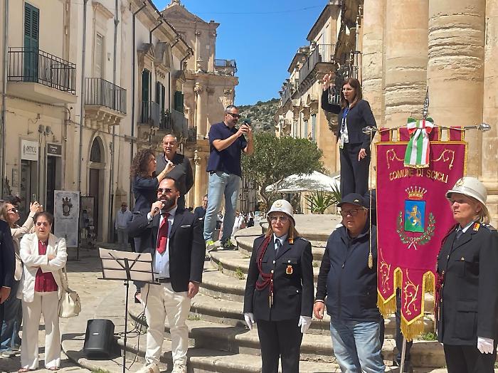 Un Venticinque aprile particolare a Scicli, l'Inno di Mameli tradotto nella lingua dei segni