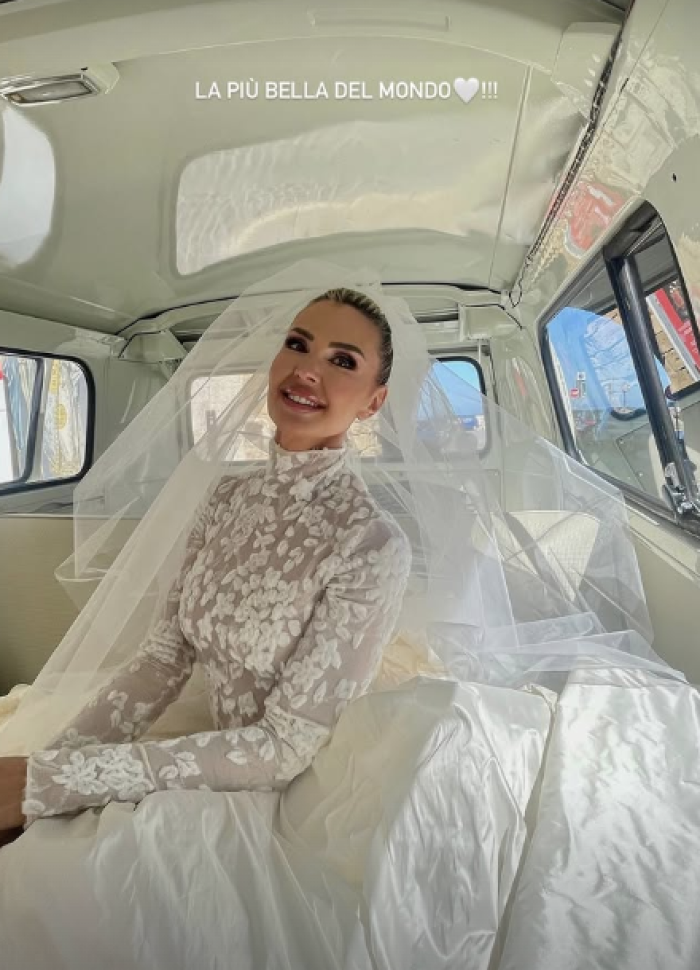 Nathalie Caldonazzo, il s&igrave; pi&ugrave; riservato dell&rsquo;anno: a Bari un matrimonio blindato, intimo e pieno di segnali