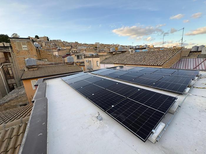 Energia pulita e meno emissioni: la rivoluzione verde di Poste nei comuni dell'Agrigentino