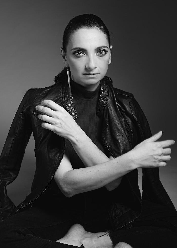 La stanza di Elena: frammenti di mito nella solitudine contemporanea