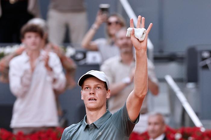  Oltre Djokovic e Nadal: l'obiettivo storico di Sinner infiamma Madrid 