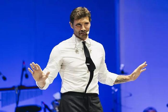 Video intimo di Stefano De Martino: un tecnico indagato per accesso abusivo e revenge porn