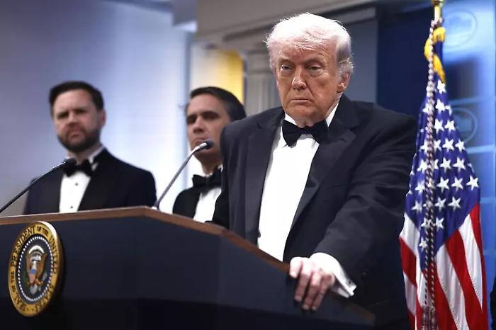 Trump dopo la sparatoria alla cena dei corrispondenti: "Non &egrave; la rima volta, &egrave; andata cos&igrave;"