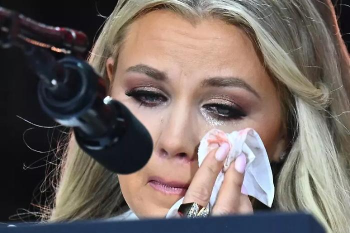 Washington Hilton, la notte in cui il gal&agrave; dei corrispondenti si &egrave; trasformato in fuga: Erika Kirk in lacrime, Trump evacuato, Washington di nuovo davanti al fantasma della violenza politica