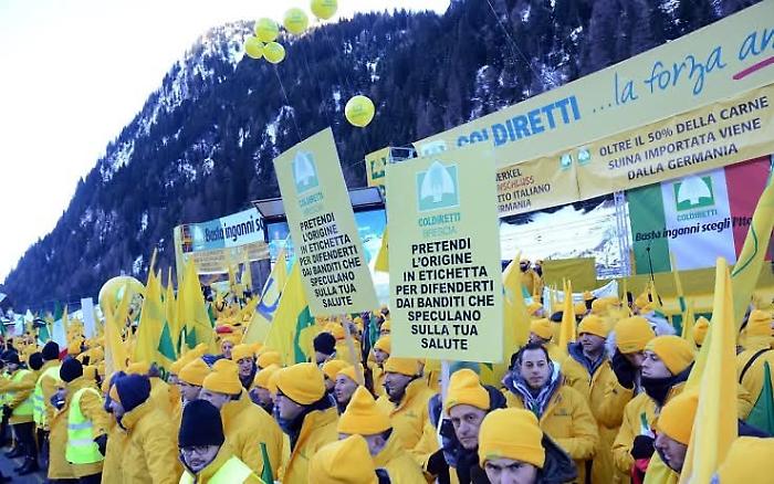 Al Brennero 10mila agricoltori con Coldiretti per trasparenza e stop alle frodi: grande partecipazione dalla Sicilia