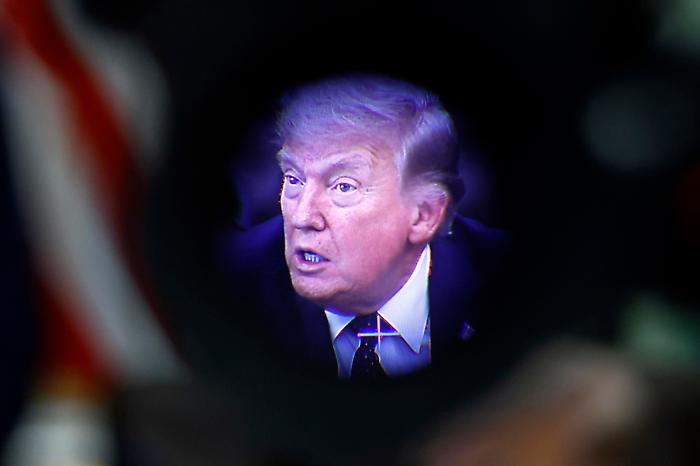 Perch&eacute; Trump ferma le bombe: &laquo;Il sistema petrolifero iraniano imploder&agrave; entro tre giorni&raquo; 