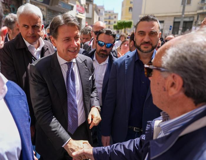 Giuseppe Conte annulla gli incontri per motivi di salute: &laquo;Per qualche giorno non potremo aggiornarci&raquo;