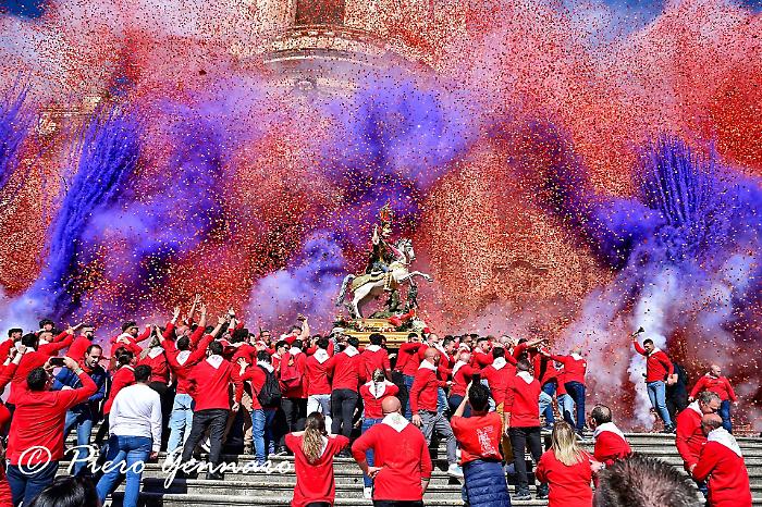 Il vescovo Rumeo gela devoti e fedeli: "Festa di San Giorgio a Modica? Troppo folklore, poca fede"