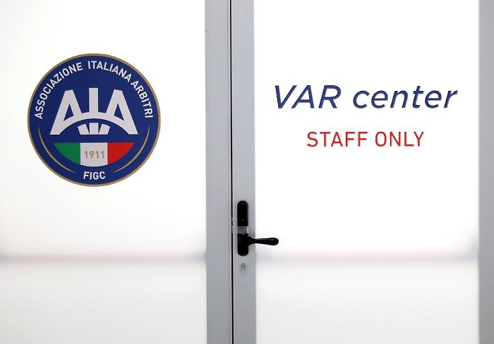 La rivolta dei fischietti: &laquo;Un sistema di minacce e codici segreti&raquo;