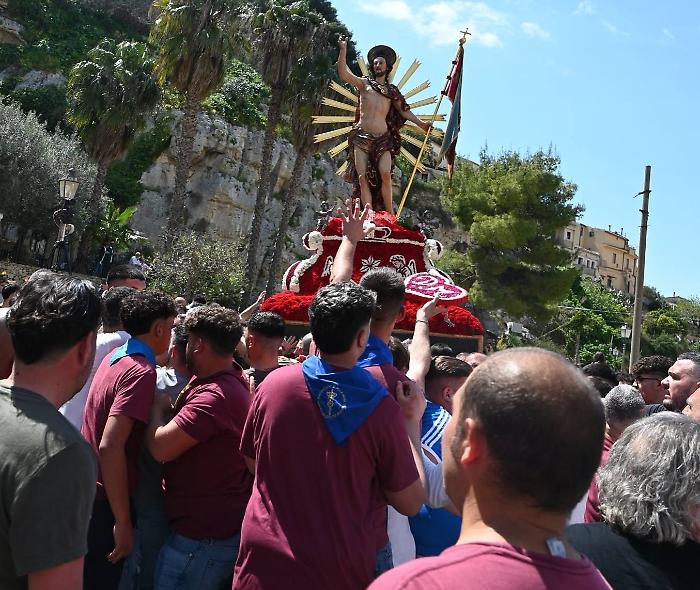 Non solo San Giorgio a Modica, il vescovo Rumeo vuole cambiare anche la festa del "Gioia" di Scicli