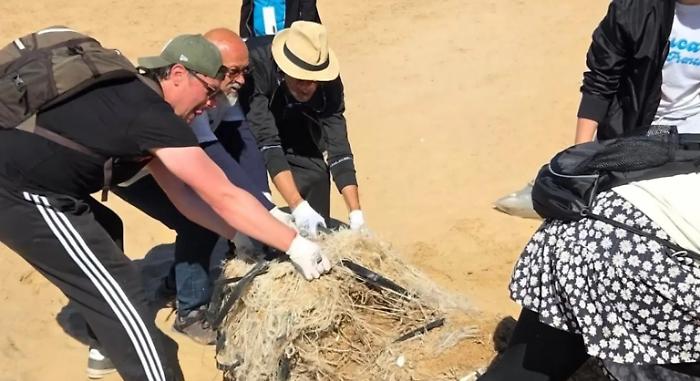 Bruca (frazione marinara di Scicli) ripulita dai volontari