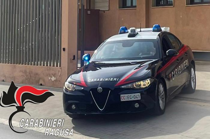 Vittoria, non si ferma all'alt: era al volante ubriaco