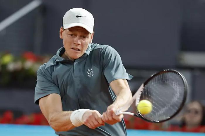 Sinner soffre ma avanza fino a vincere la semifinale al Masters 1000 di Madrid