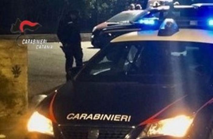 &ldquo;Aficionado&rdquo; della guida senza patente con fuga e droga a seguito