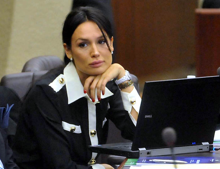 Grazia a Nicole Minetti in bilico, cosa vuole verificare la procura di Milano