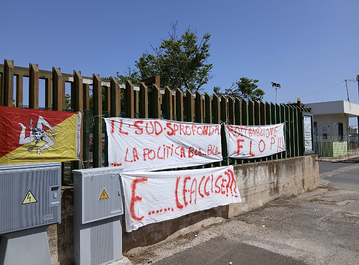 Vittoria, gli agricoltori del mercato ortofrutticolo protestano contro il caro carburante