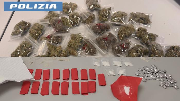 Spaccio di Mdma, cocaina, ketamina e marijuana: tre giovani fermati a Catania