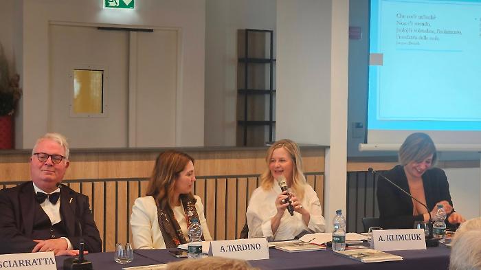 Il Mediterraneo tra scatti e memoria: a Porto Empedocle la cultura naviga "Per Aquam"