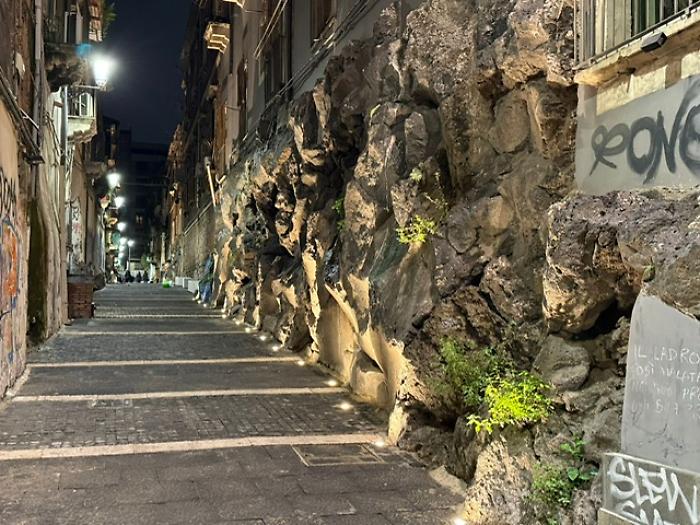 Catania, San Berillo diventa zona pedonale permanente: 8 varchi elettronici e accesso regolamentato