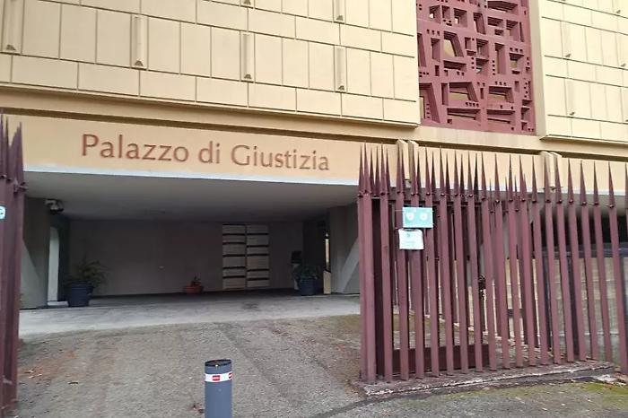 Famiglia nel bosco, sospesa la ricongiunzione: i tre bambini restano nella casa famiglia di Vasto