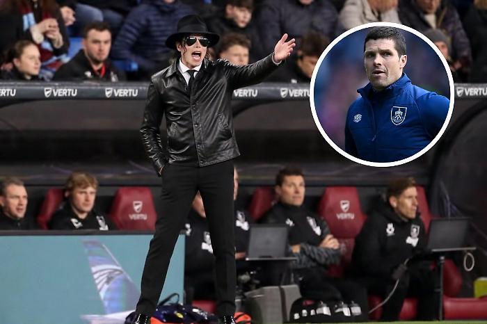 il Burnley cade e chiama Michael Jackson in panchina: retrocessione amara, ma il web impazzisce