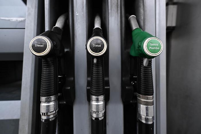 Accise, il diesel si salva (e chi ha la benzina paga il conto): la fine degli sconti per tutti