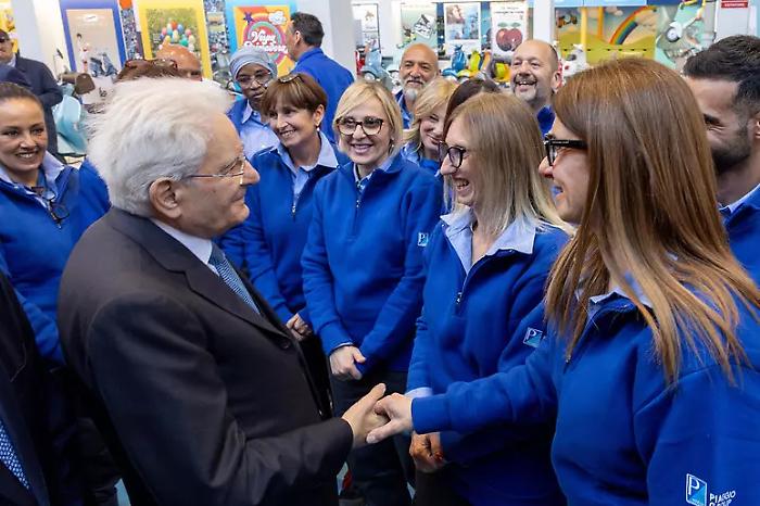 1 Maggio, Mattarella tra gli operai di Pontedera: &laquo;La piaga dei morti sul lavoro &egrave; inaccettabile&raquo;