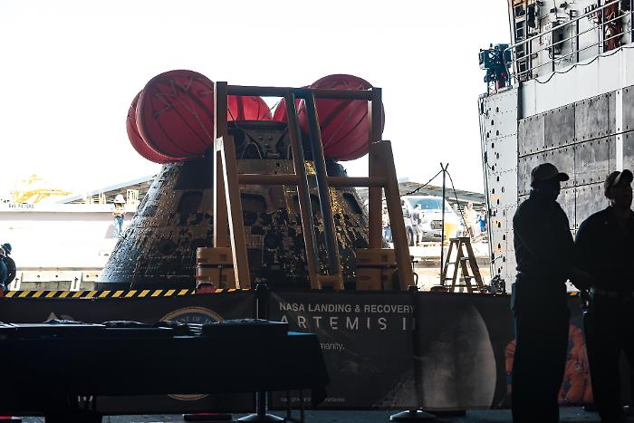 Artemis come "Spazio 1999":  perch&eacute; la NASA tira il freno a mano sull'allunaggio (ma c'&egrave; un motivo che non piacer&agrave; ai complottisti)