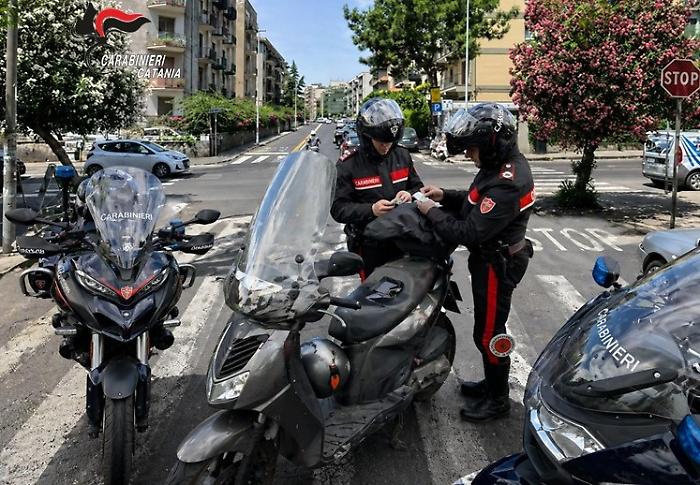 Centauro resta coinvolto in un incidente e viene scoperto con la droga: arrestato 