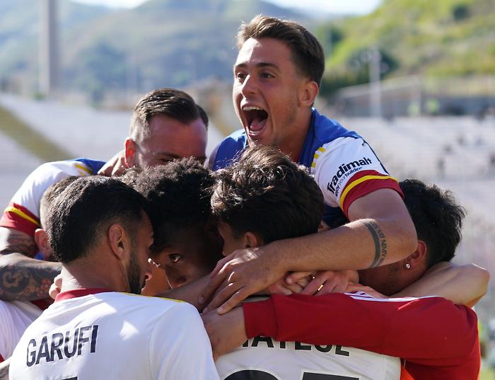 Il Messina vince col Milazzo e si giocher&agrave; la salvezza a Ragusa