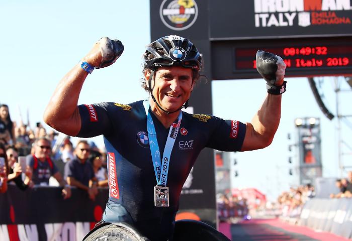 Alex Zanardi, il dolore senza riparo di mamma Anna: &ldquo;A mezzogiorno stava bene, la sera non c&rsquo;era pi&ugrave;&rdquo;