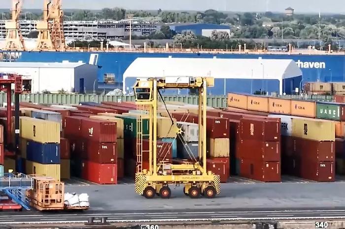 Hormuz, il collo di bottiglia del mondo: l&rsquo;Iran rialza il prezzo della crisi mentre Usa e Cina misurano la forza